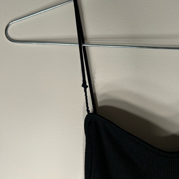 Cute scrunched thin strap black dress - Picture 4 of 4